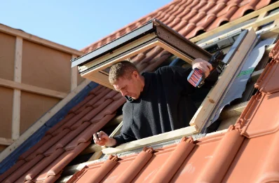 Pose de fenêtres de toit Velux à Magneville
